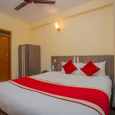 Oyo 297 Hotel Aayam Kathmandu Bagian luar foto