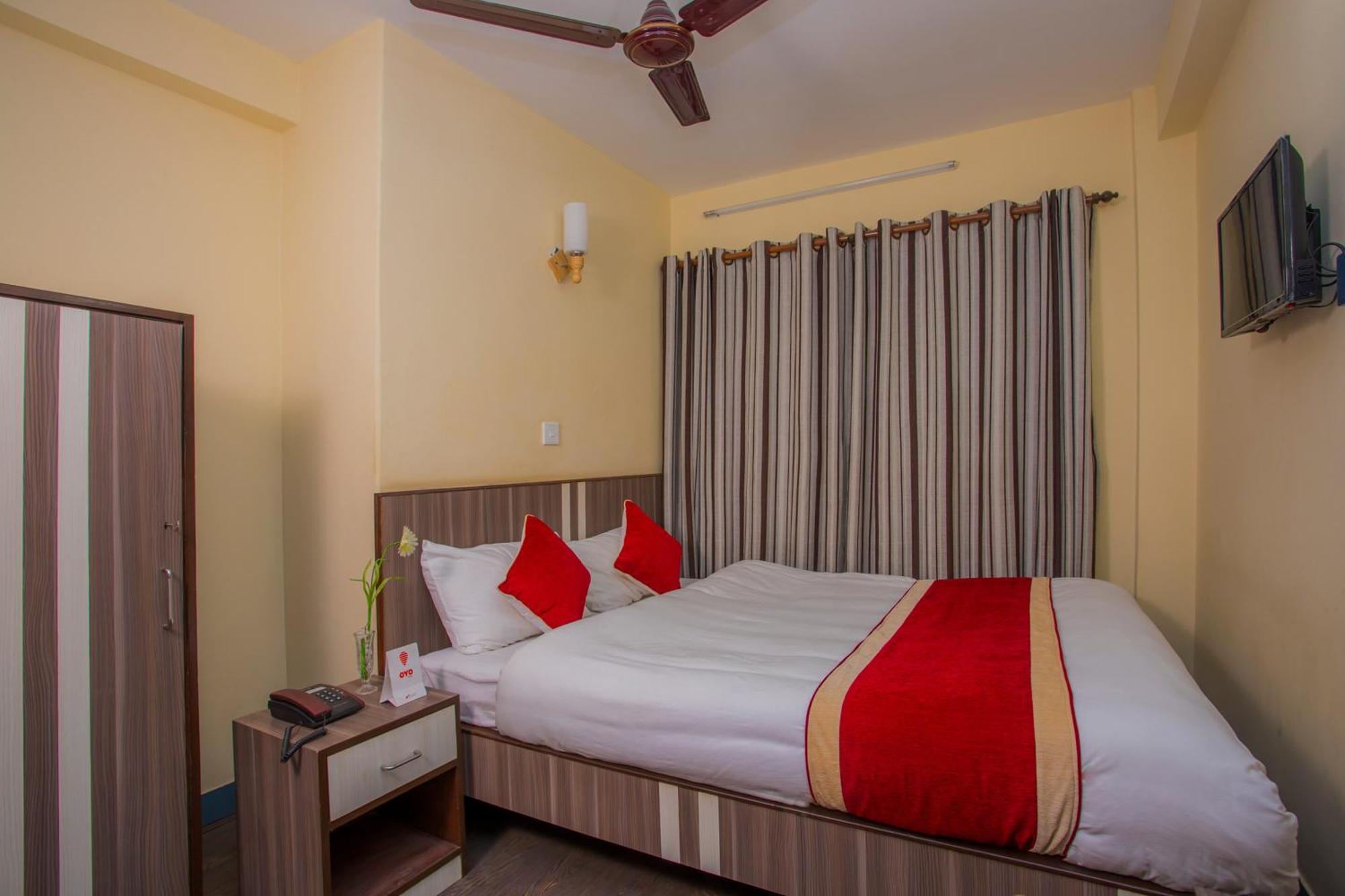 Oyo 297 Hotel Aayam Kathmandu Bagian luar foto