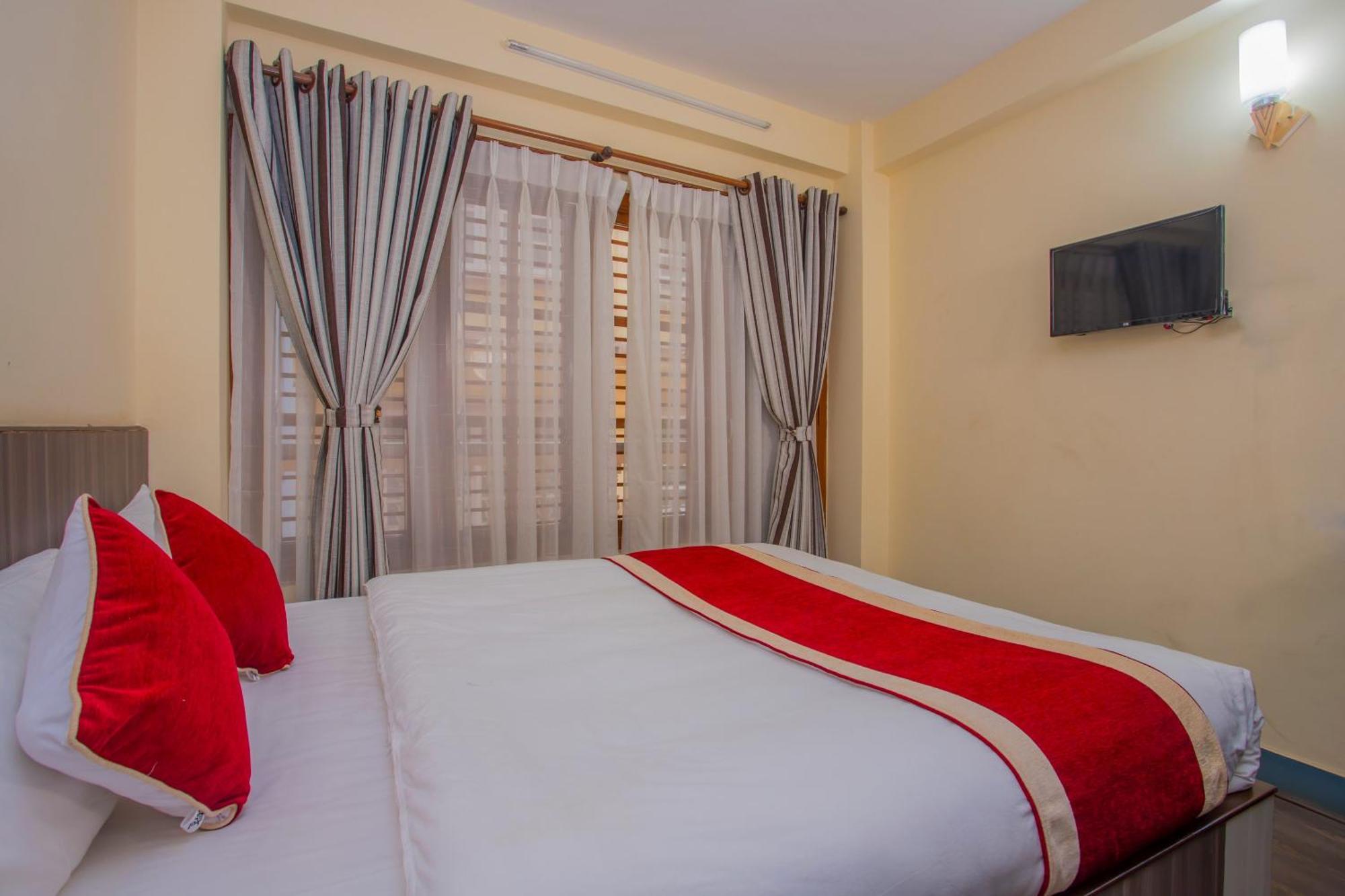 Oyo 297 Hotel Aayam Kathmandu Bagian luar foto