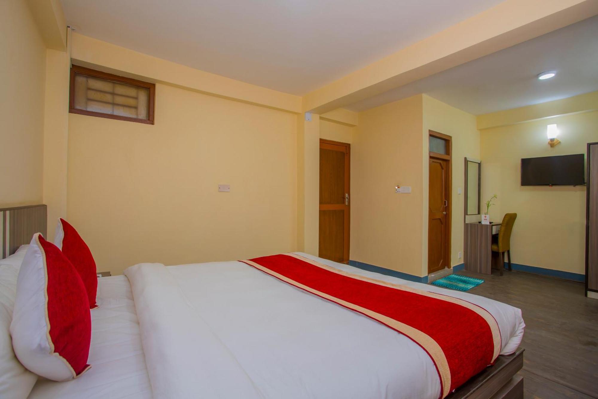 Oyo 297 Hotel Aayam Kathmandu Bagian luar foto