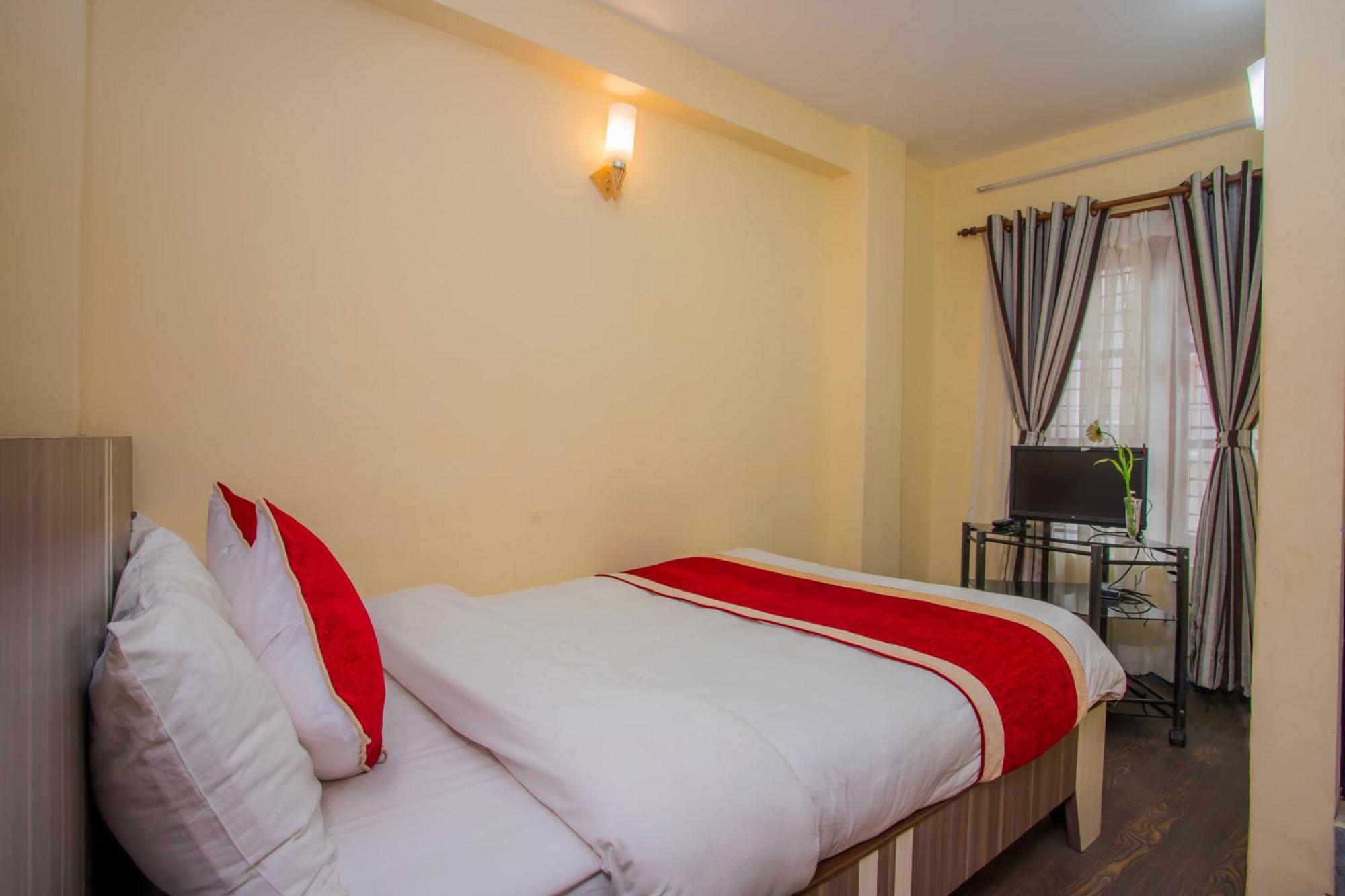 Oyo 297 Hotel Aayam Kathmandu Bagian luar foto
