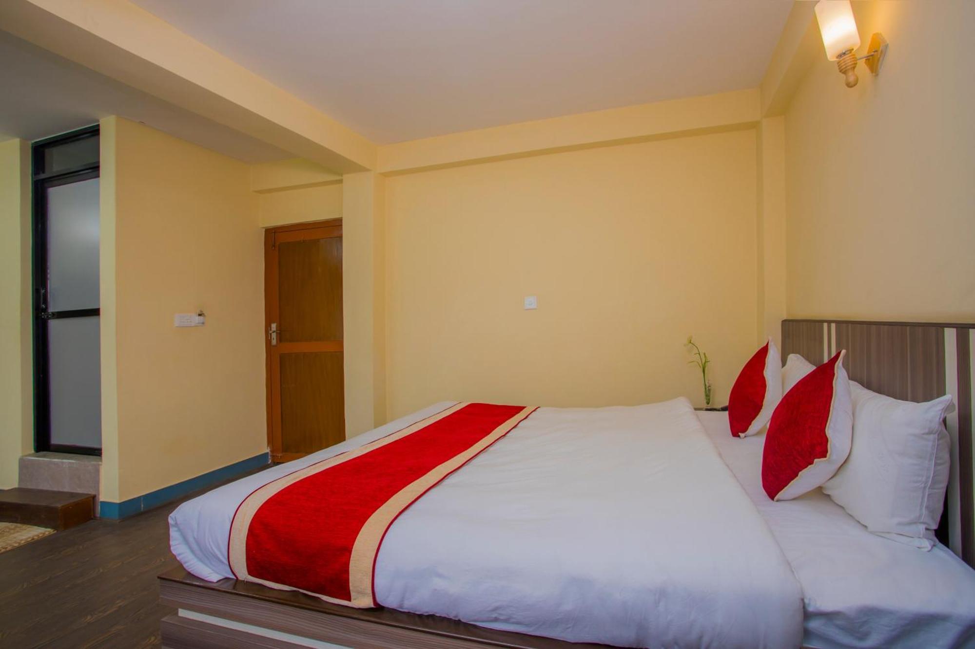 Oyo 297 Hotel Aayam Kathmandu Bagian luar foto